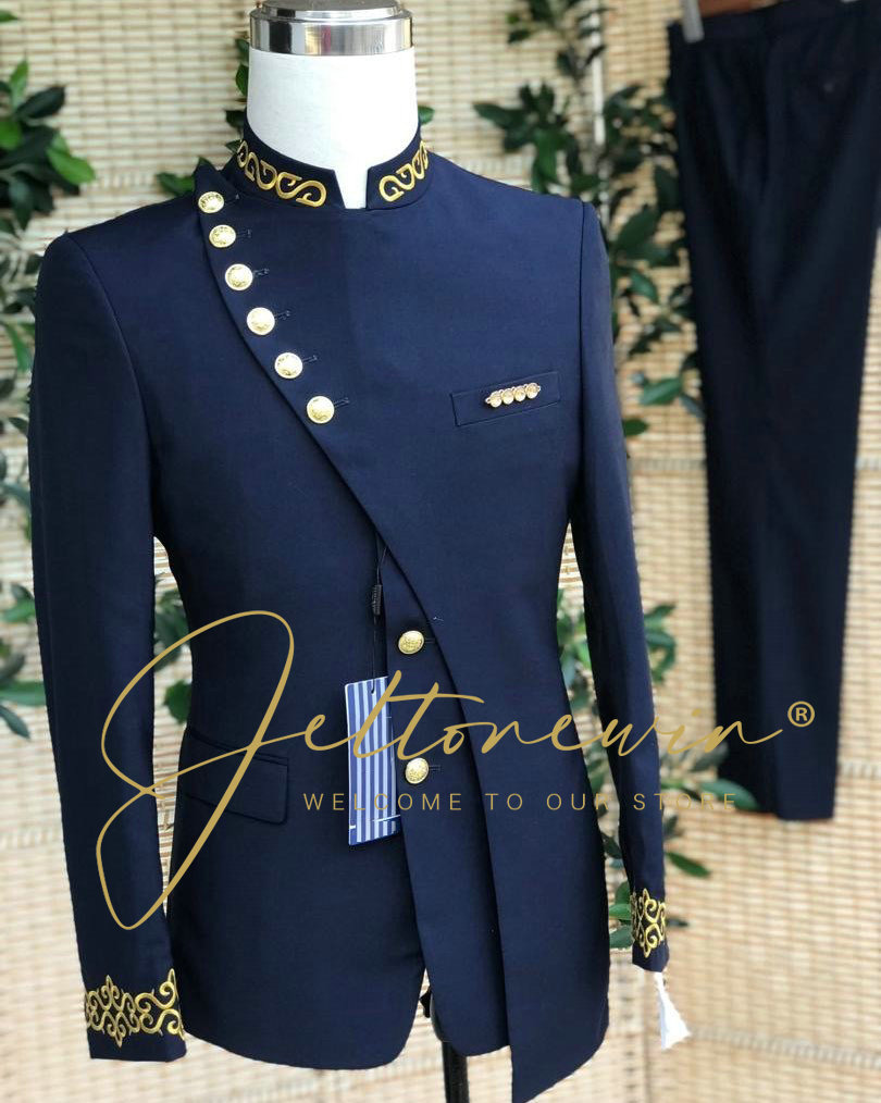 Formal Wear For Men In Wedding - Marineblauwe herenkostuumset met gouden borduursel en